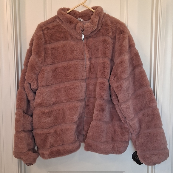 Time and Tru Jackets & Blazers - Time and Tru Rose Mauve Faux Fur Zip Jacket
